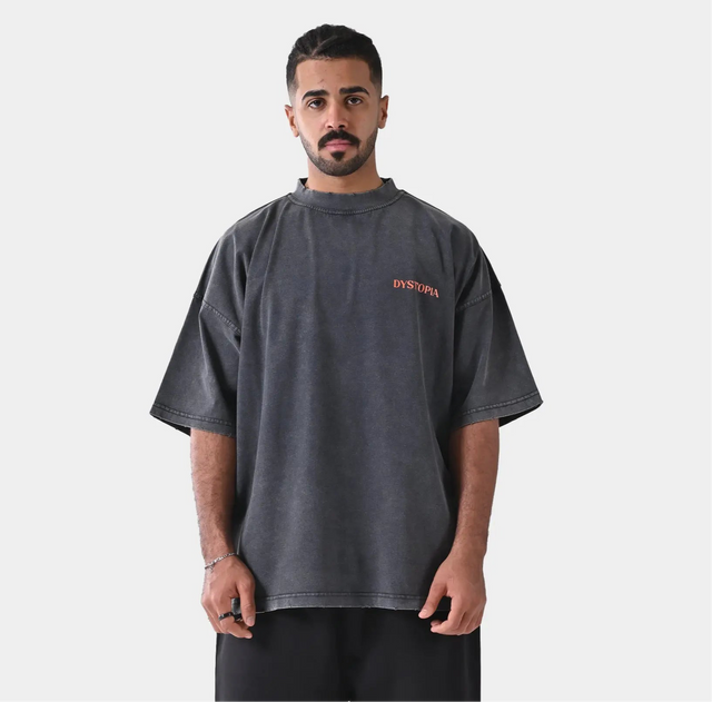 تي شيرت رمادي مغسول بشعار