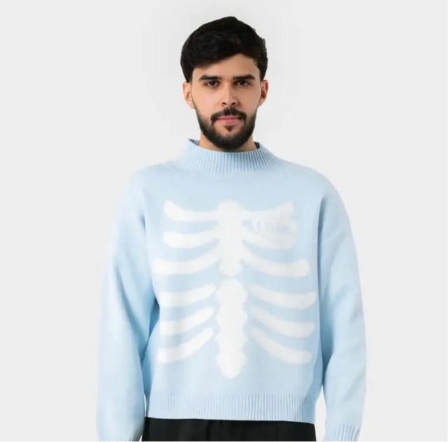 سويتر رجالي باللون السماوي وتصميم هيكل عظمي
