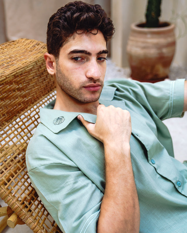 قميص ألتيورا أخضر زيتوني بأكمام قصيرة